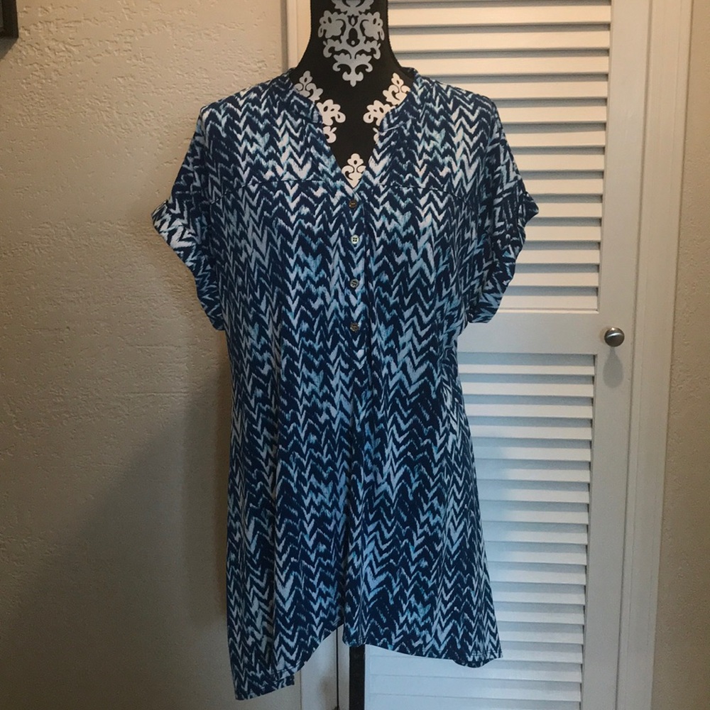DB Established 1962 Top Subtle chevon pattern
